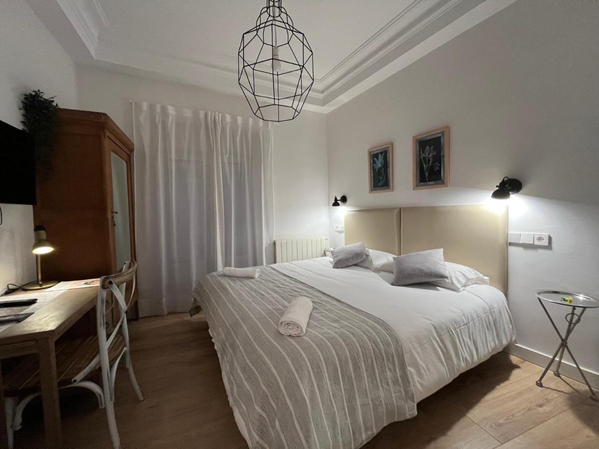 Pension Boutique Dona Urraca Burgos Bagian luar foto