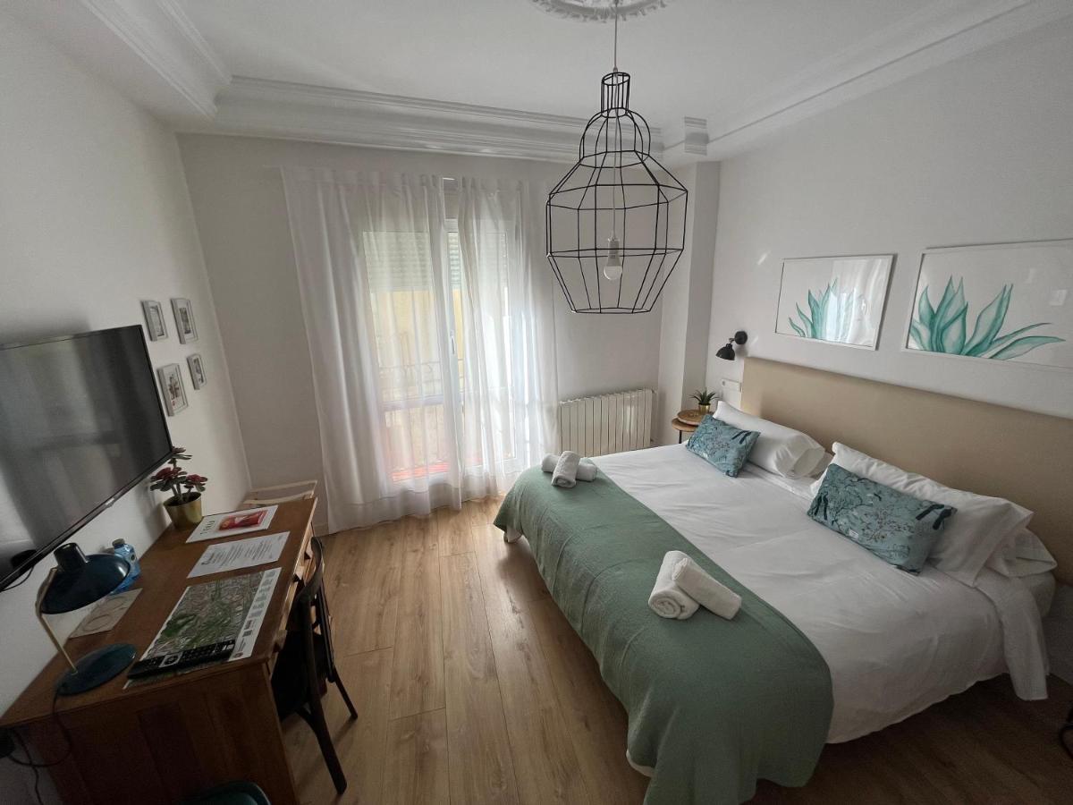Pension Boutique Dona Urraca Burgos Bagian luar foto